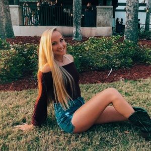 Meet your Posher, Lauren